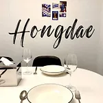 Hongik University Station 10 Minutes Walking Distance 3 Queen Beds For 6 People