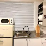 Hongik University Station 10 Minutes Walking Distance 3 Queen Beds For 6 People