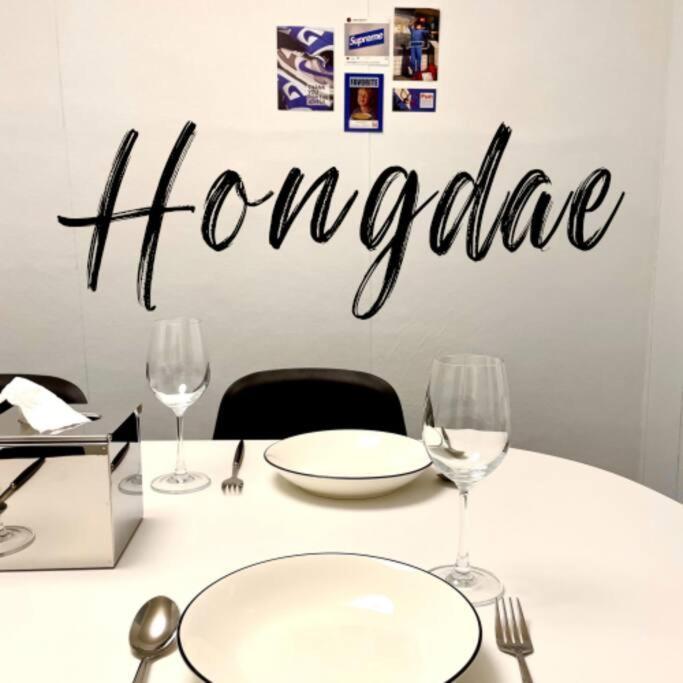 Apartment Hongik Station 10 Minutes Walking Distance 3 Queen Beds For 6 People *