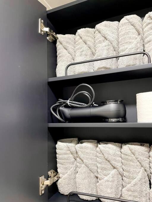 Apartment Hongik Station 10 Minutes Walking Distance 3 Queen Beds For 6 People Seoul