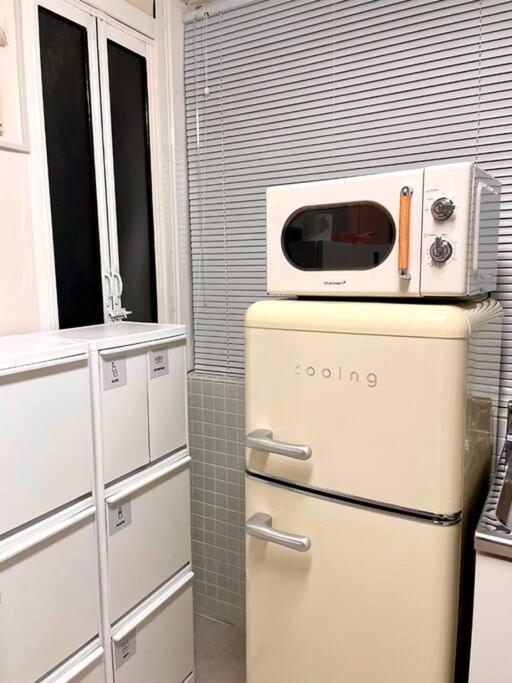 Hongik Station 10 Minutes Walking Distance 3 Queen Beds For 6 People Apartment