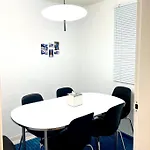 Hongik University Station 10 Minutes Walking Distance 3 Queen Beds For 6 People